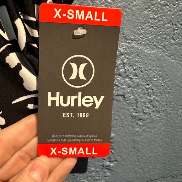 Hurley NWT Size X-Small One Piece Bathing Suit Black White Floral Vacation Beach - Picture 6 of 14